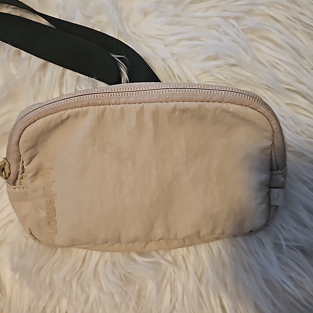 Lululemon small crossbody
